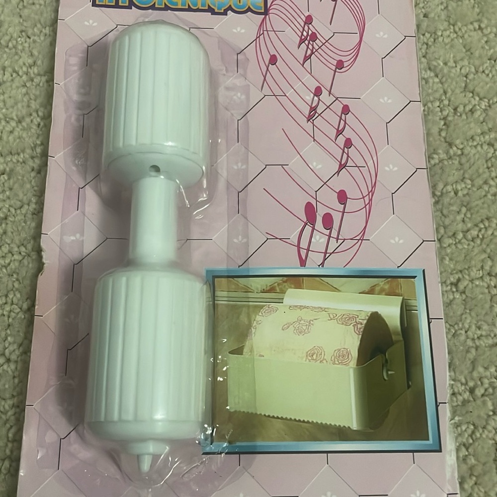 Regal Greetings Musical Toilet Paper Holder Roller Novelty Bathroom Gift NWT - Picture 2 of 7